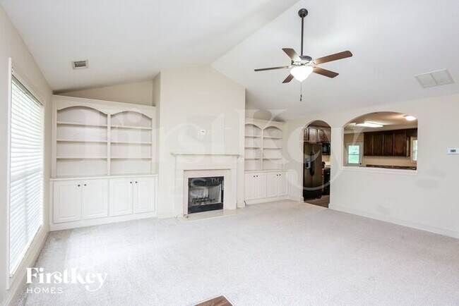 Building Photo - 603 Embassy Walk