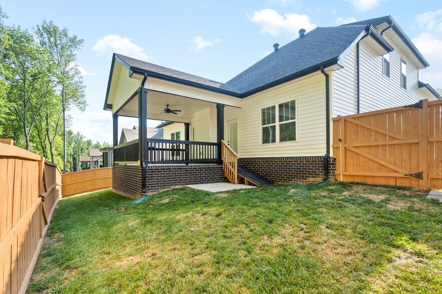 Building Photo - 1022 Brightwood Ct