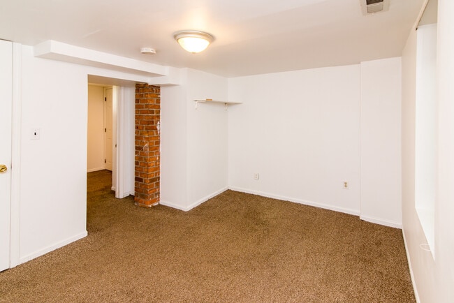 Building Photo - 812 Sybil St