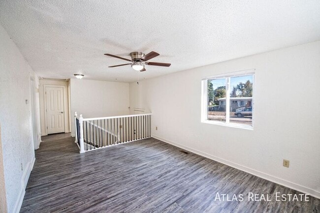 Building Photo - 2001 W Caspian Pl