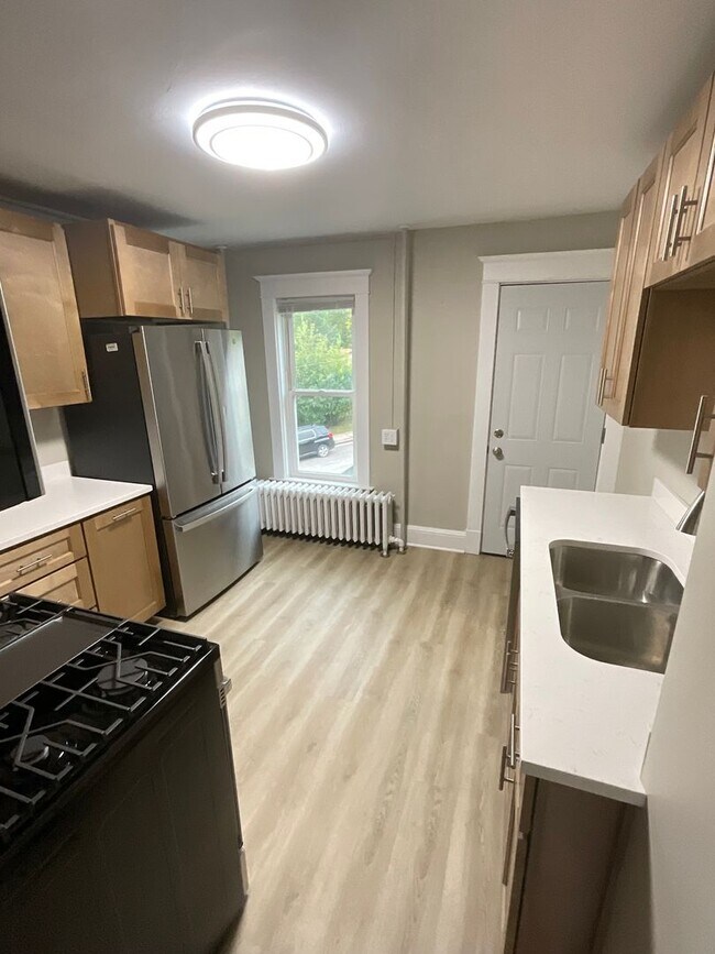 Building Photo - 601 Woodland Ave