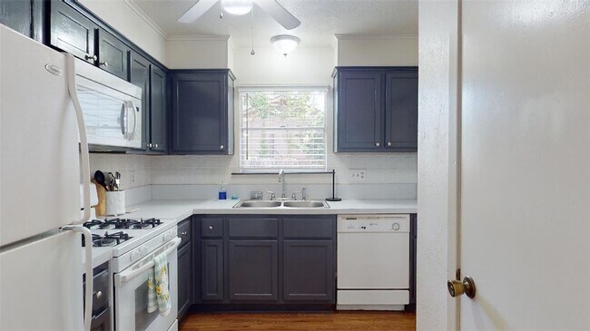 Building Photo - 3906 Sioux Cir