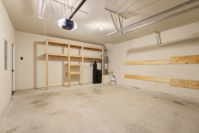Building Photo - 8710 White Crown