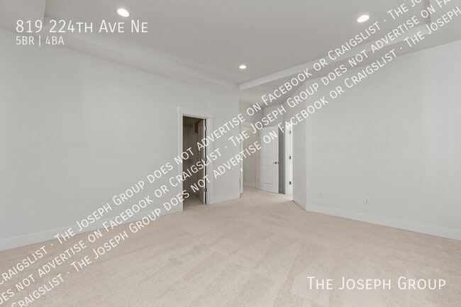 Building Photo - 819 224th Ave NE