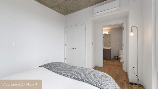 Building Photo - 853 W Blackhawk St