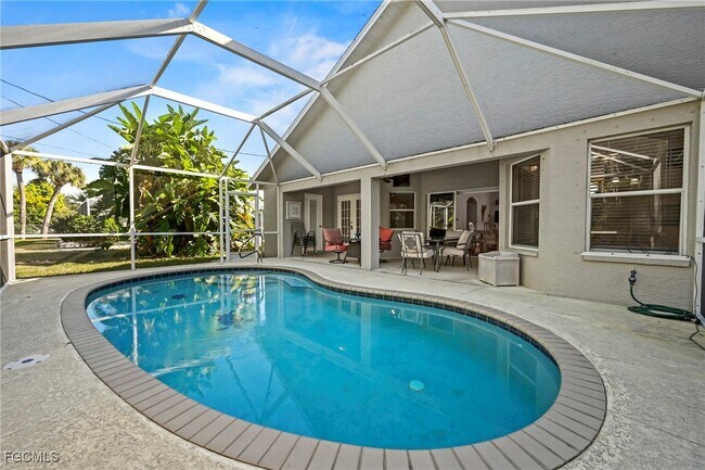 Building Photo - 1831 SE Van Loon Terrace