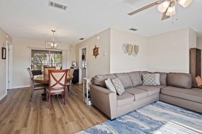 Building Photo - Spacious 3/2 Single Family Home in Spring Hill