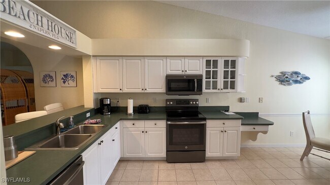 Building Photo - 5653 Greenwood Cir