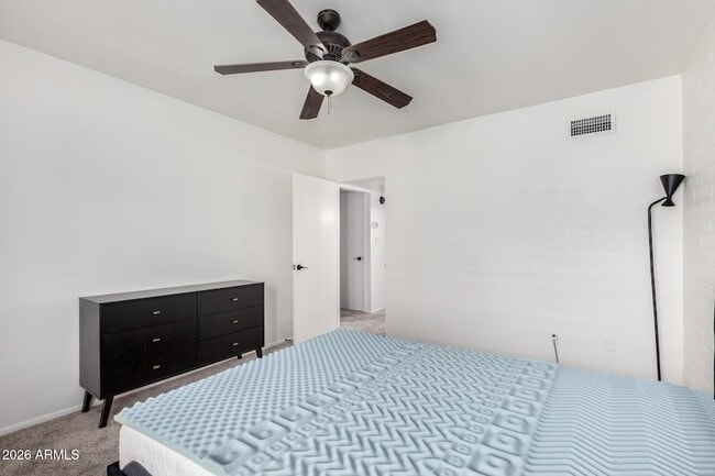 Building Photo - 4848 N Woodmere Fairway