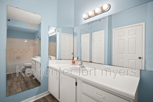 Building Photo - 11530 Villa Grand
