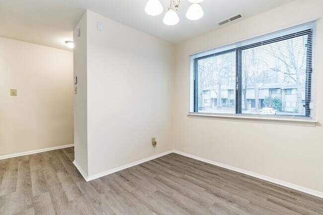 Building Photo - 1232 Teakwood Pl