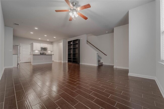 Building Photo - 13800 Lyndhurst St