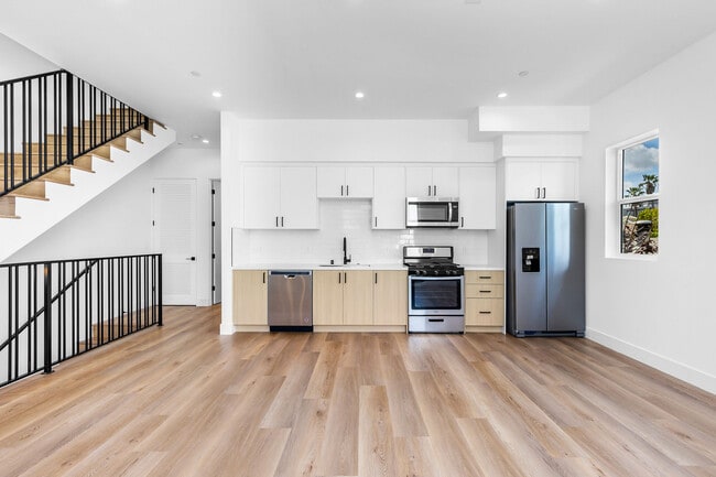 Building Photo - 603 N Harvard Blvd