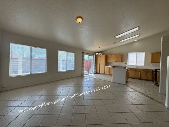 Building Photo - charming 3+2 in Lancaster