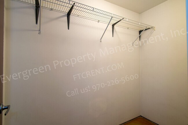 Building Photo - 318-320 W Myrtle