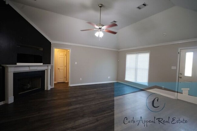 Building Photo - Beautiful 3 bed/ 2 bath home - fireplace, ...