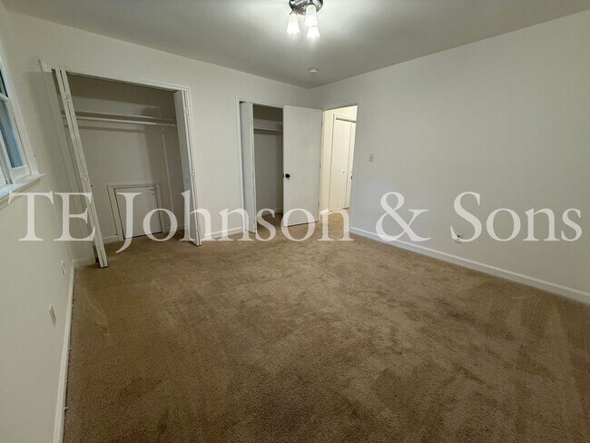 Building Photo - Modern 3BR Home with Main Level Primary Suite & Open Floor Plan in Winston-Salem