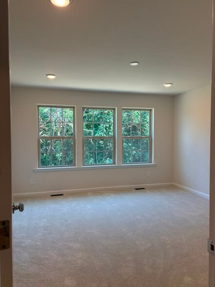 Building Photo - 112 S Buck Tavern Way