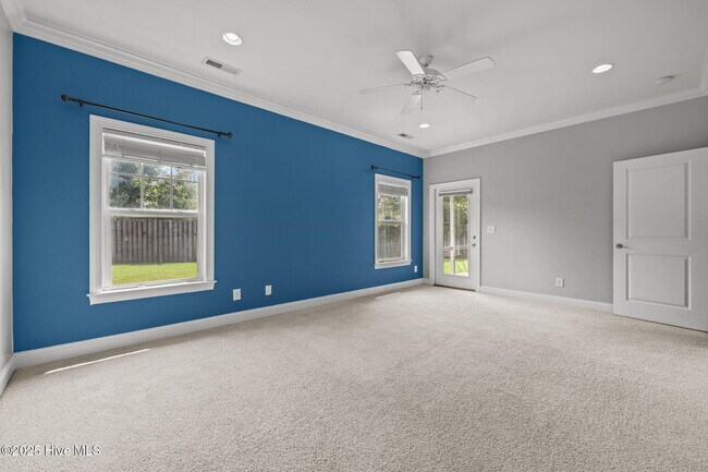 Building Photo - 227 Silver Creek Loop