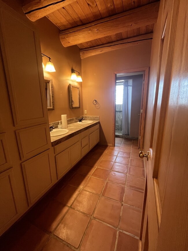 Building Photo - 120 Los Cordovas