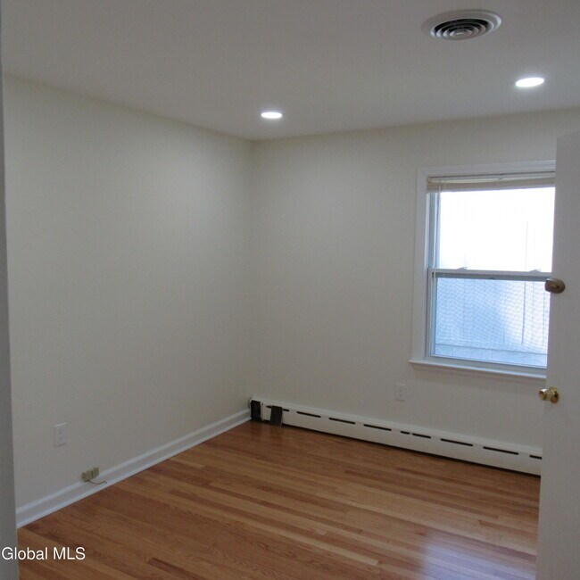 Building Photo - 5 Sunset Dr