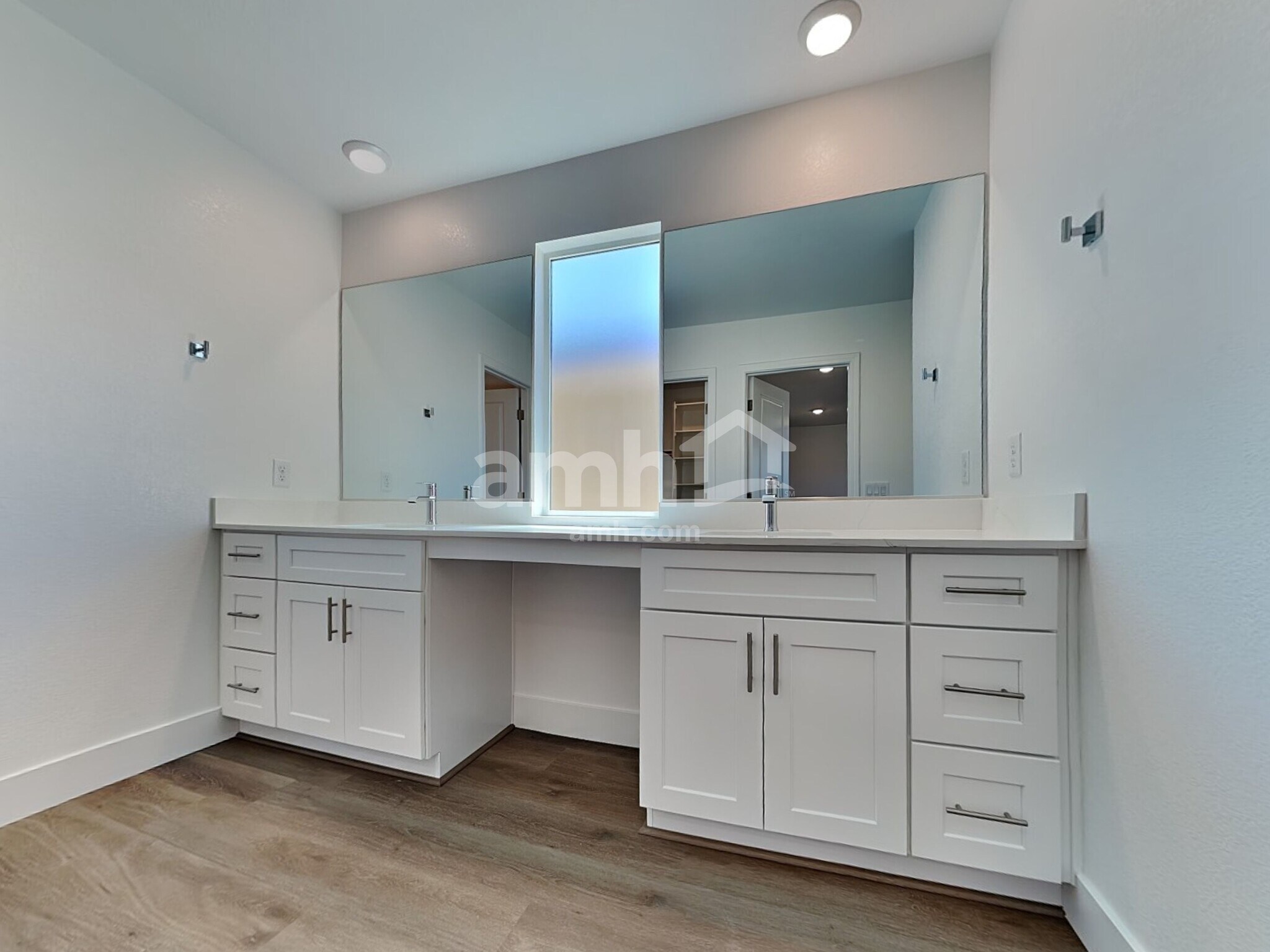 Building Photo - 11123 Magallanes St