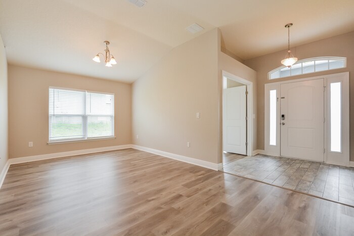 Building Photo - 804 Chelsea Ave