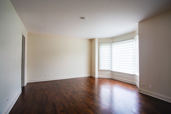 Building Photo - 2400 Archbury Ln
