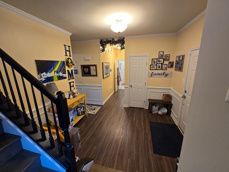 Building Photo - 45652 Tenny Hill St