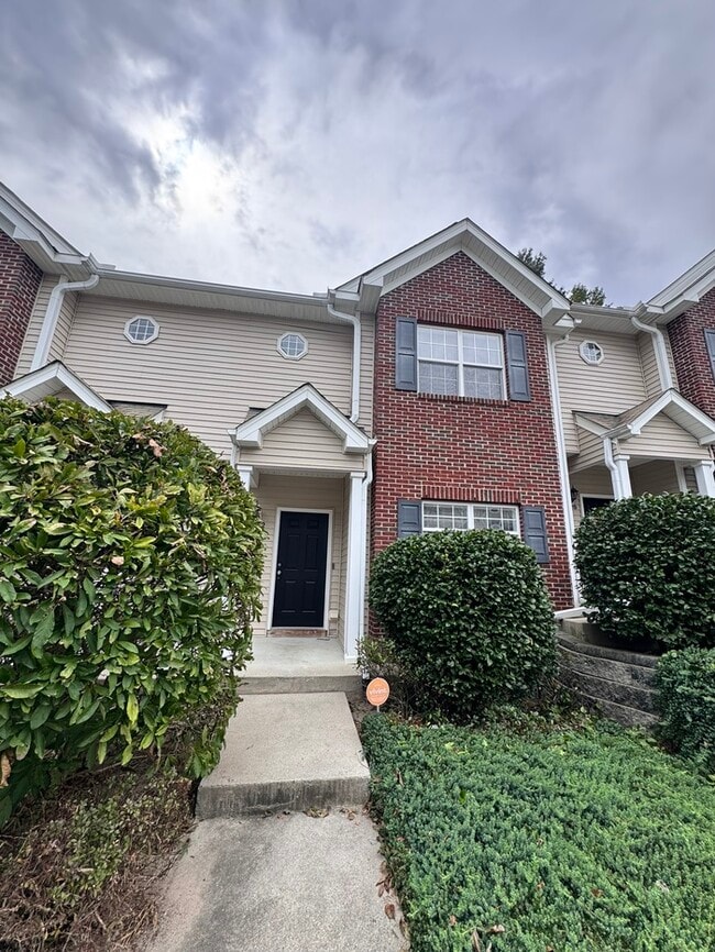 Primary Photo - HUGE 3 Bed 3.5 Bath 3 Story Town Home, AVA...