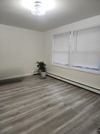 Building Photo - 471 Smith St