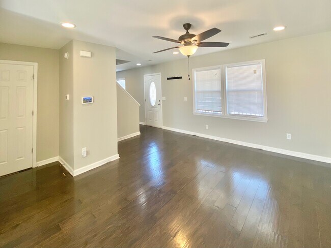 Building Photo - 102 Petworth Dr