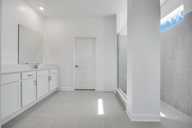 Building Photo - 5640 Vinyasa Rd