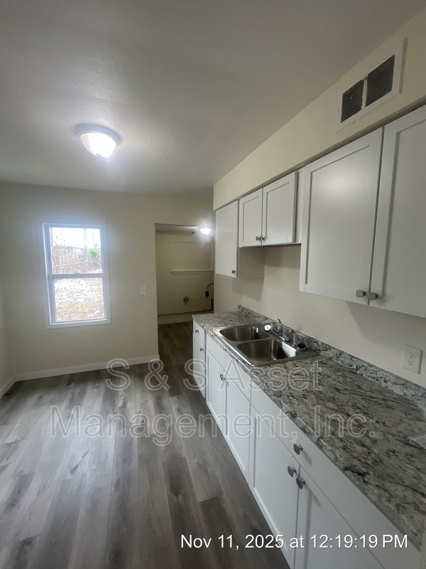 Building Photo - 915 Loa St