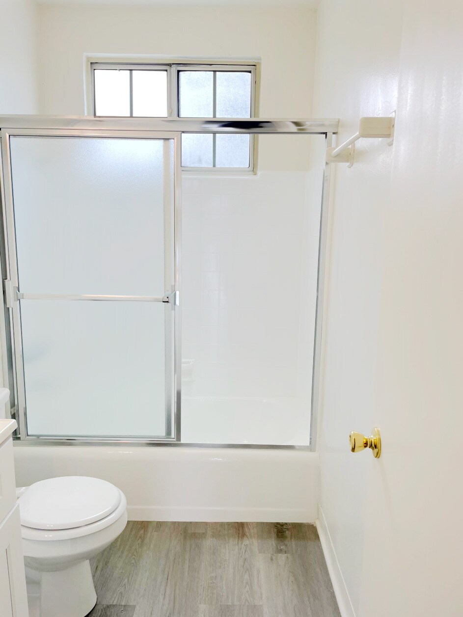 Building Photo - 2901 Kenwood Ave