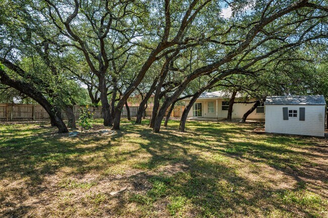 Building Photo - 2401 Haven Dr