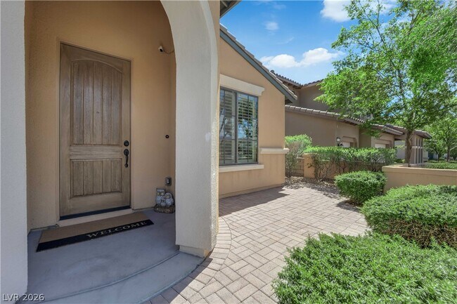 Building Photo - 608 Highland Bluff Way