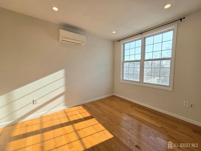 Building Photo - 120 Georges Rd