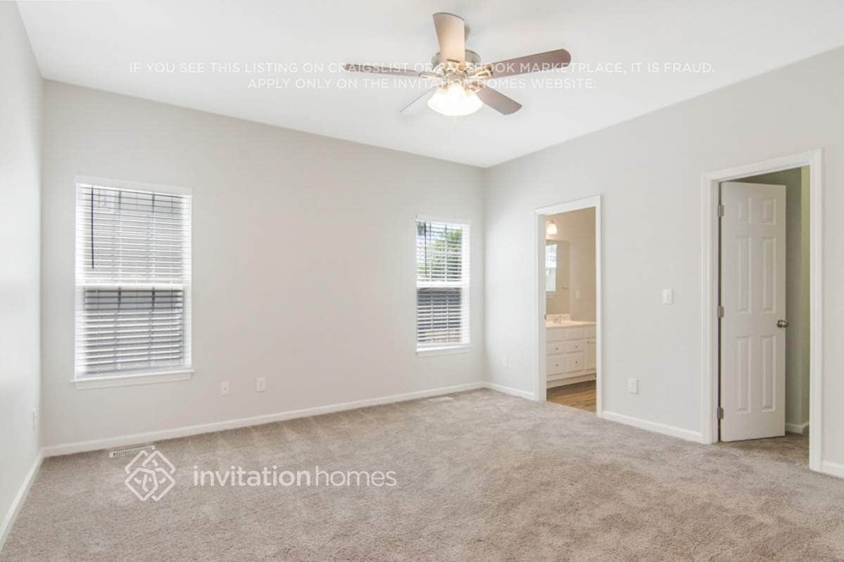 Building Photo - 533 Hanska Way