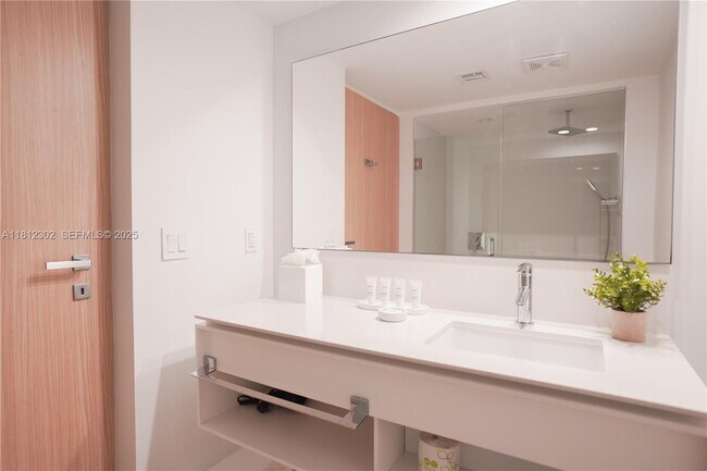 Building Photo - 291 Bal Bay Dr