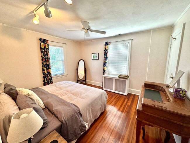 Building Photo - Charming 4-Bedroom Home in the Heart of Co...