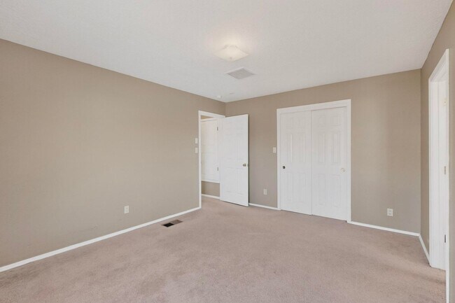 Building Photo - West Side 2/story 3 Bedroom 2.5 Bath 1605/sf 2/CG