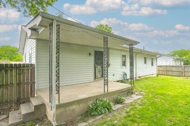 Building Photo - Lovely Home in Old Hickory