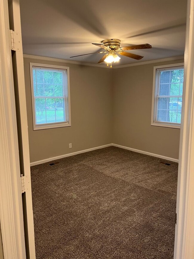 Building Photo - Nice single family three bedroom house wit...