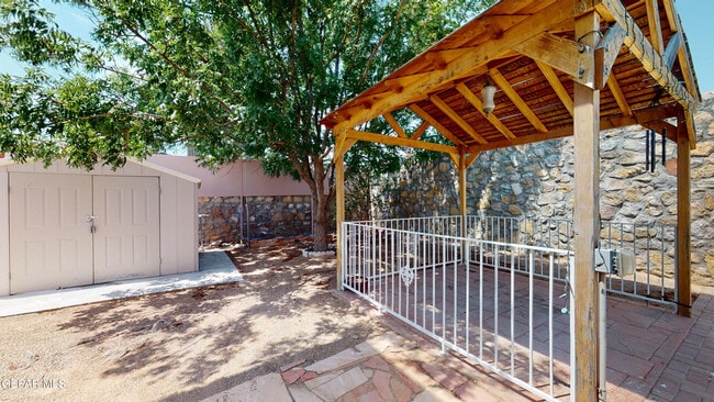 Building Photo - 9033 Leo St