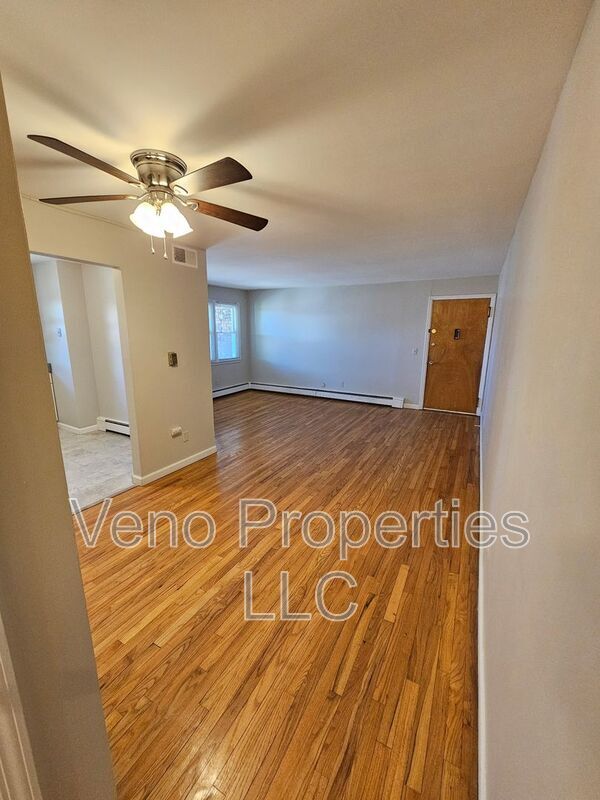 Building Photo - 9/11/13 Village Dr.