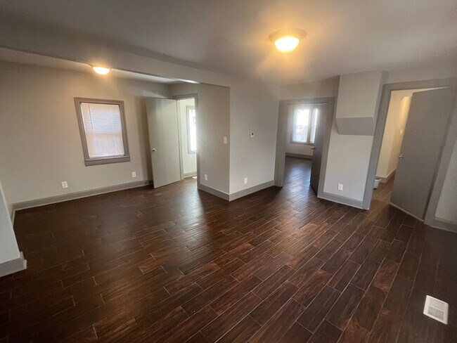 Building Photo - 3 Bedroom 1.5 Bath Single Family Home for Rent