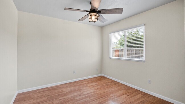Building Photo - 1623 Oneel Dr
