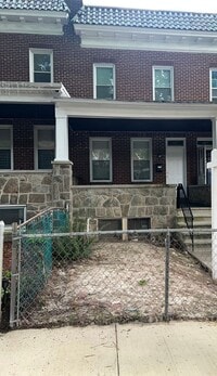 Building Photo - 3 Bedroom 1.5 Bathroom Townhome