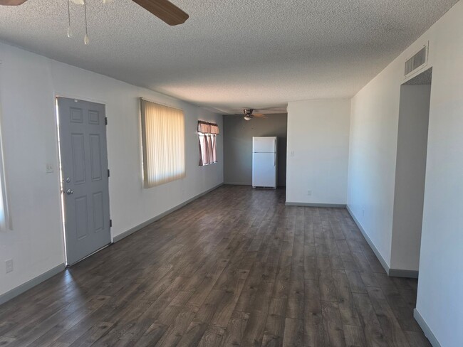 Building Photo - Newly Remodeled 3 Bedroom House in Bullhead